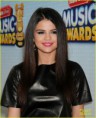 /album/bildgalleri/selena-gomez-radio-disney-music-awards-2013-red-carpet-07-jpg/